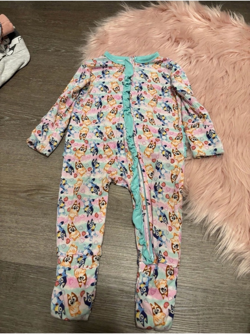 Little snuggles Disney bluey and bingo hearts footed bodysuit pajama 6-9months
